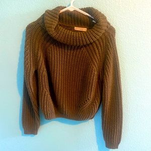 Moon & Madison Green Crop Sweater